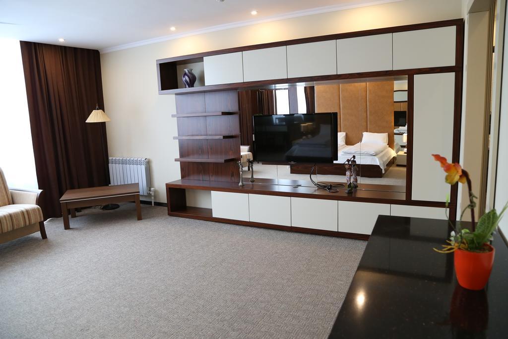 Lacasa Hotel Atyraū Habitación foto